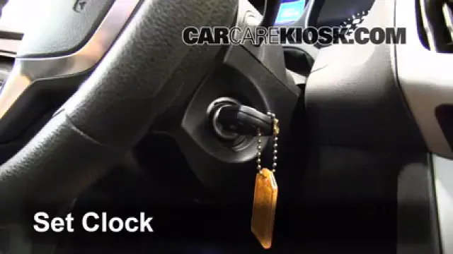 2012 Ford Focus SE 2.0L 4 Cyl. Sedan Reloj Fijar hora de reloj